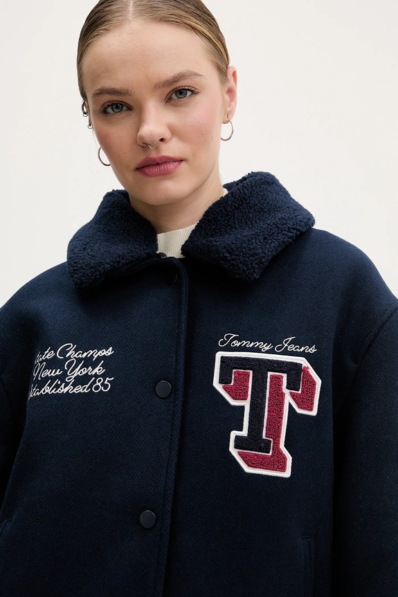 Μπουφάν με προσθήκη μάλλινου υφάσματος Tommy Jeans σκούρο μπλε DW0DW22051