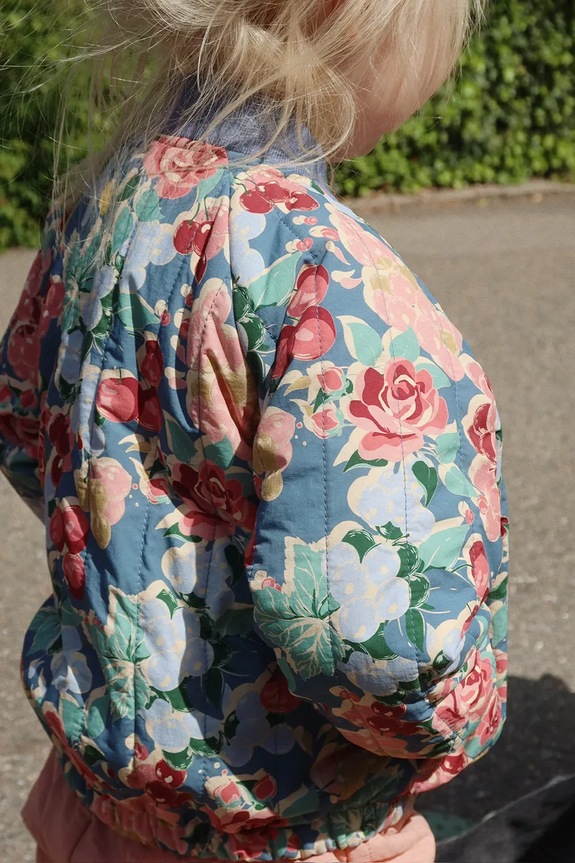 Konges Sløjd kurtka bomber dziecięca JUNO PRINTED BOMBER JACKET bez kaptura multicolor KS104883.G.PPY2