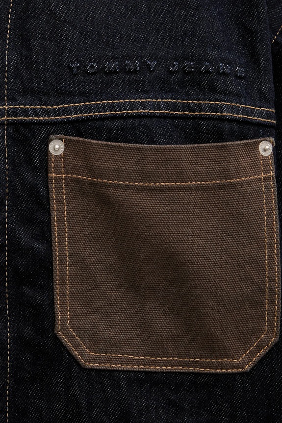 Rifľová bunda Tommy Jeans tmavomodrá DM0DM22419