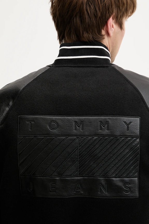 Bunda s prímesou vlny Tommy Jeans DM0DM22439 čierna