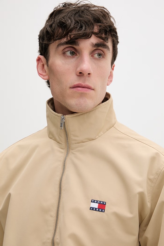 Tommy Jeans prechodná bunda pánska béžová DM0DM22720
