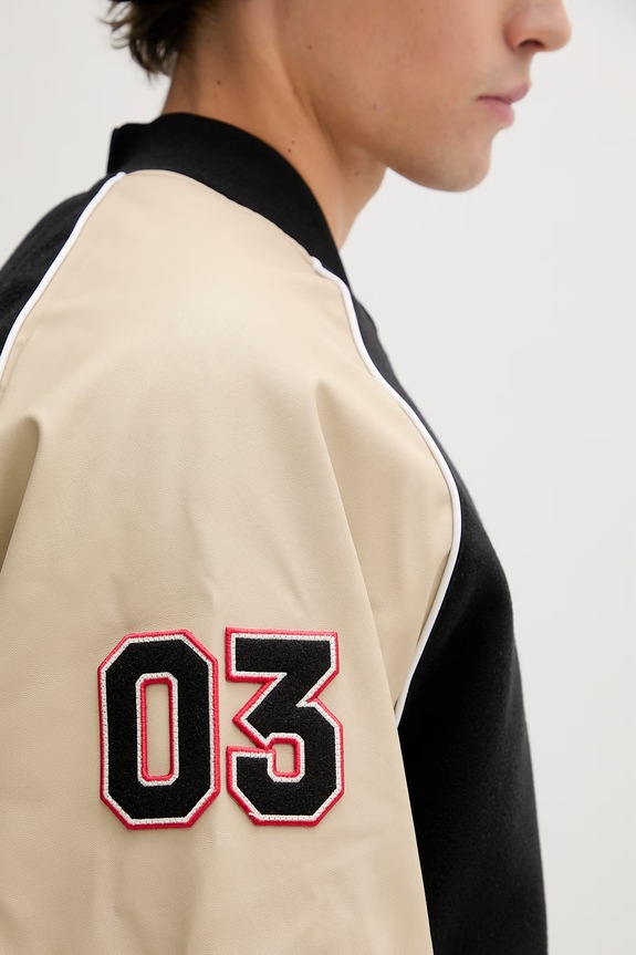 Bomber jakna s primesjo volne adidas Originals črna KE2243