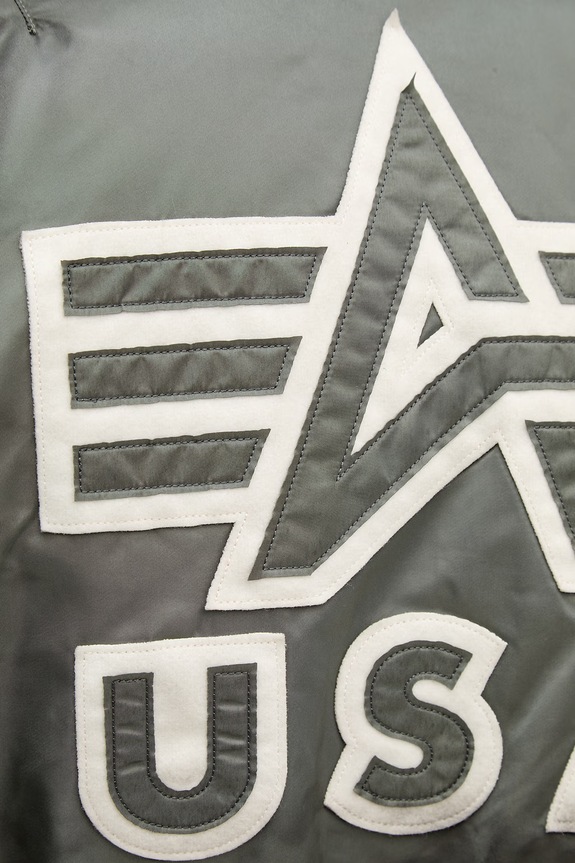 Куртка-бомбер Alpha Industries MA-1 Distressed 258128 зелений