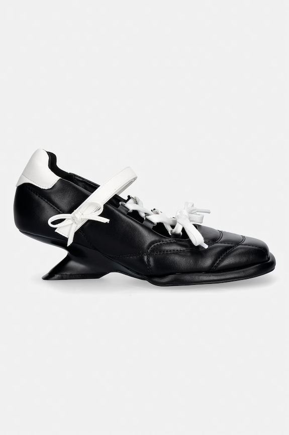 Koi Footwear lodičky na nízkom podpätku Adria Padded Kitten Heel Mary Janes NV02 čierna SS26