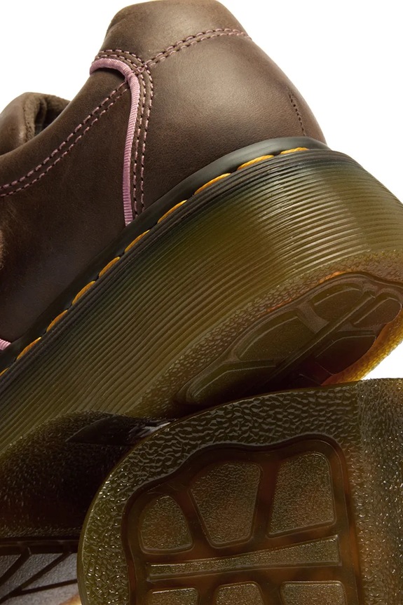 Dr. Martens poltopánky dámske kožené Buzz Strap DM42845200 hnedá