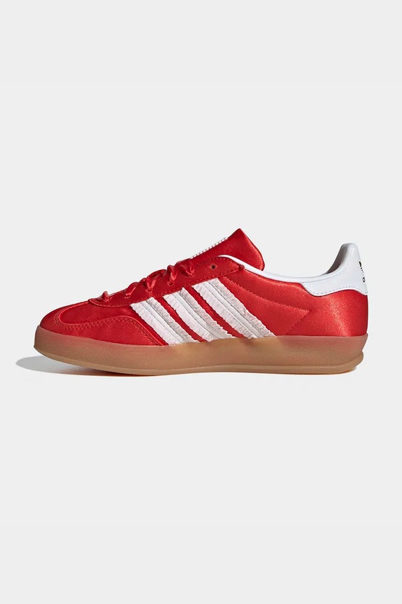 Detské tenisky adidas Originals DISNEY GAZELLE INDOOR červená IH1761