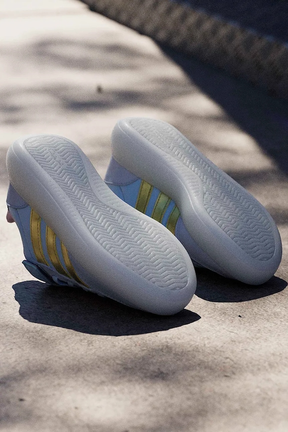 adidas sneakersy dziecięce DISNEY BARREDA DECODE ANNA JQ4378
