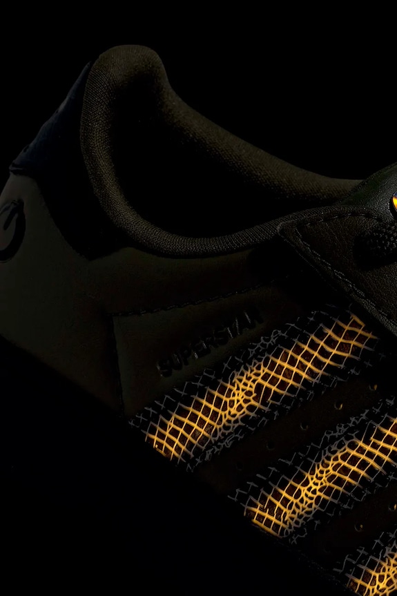 Дитячі кросівки adidas Originals SUPERSTAR LED LIGHTS IH6386