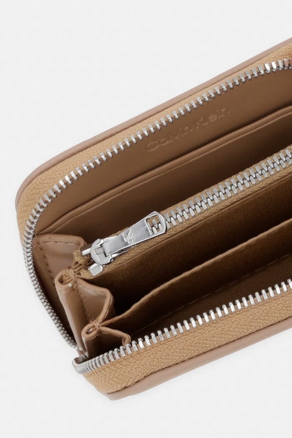 Akcesoria Calvin Klein portfel damski z imitacji skóry LV04F1154G beżowy