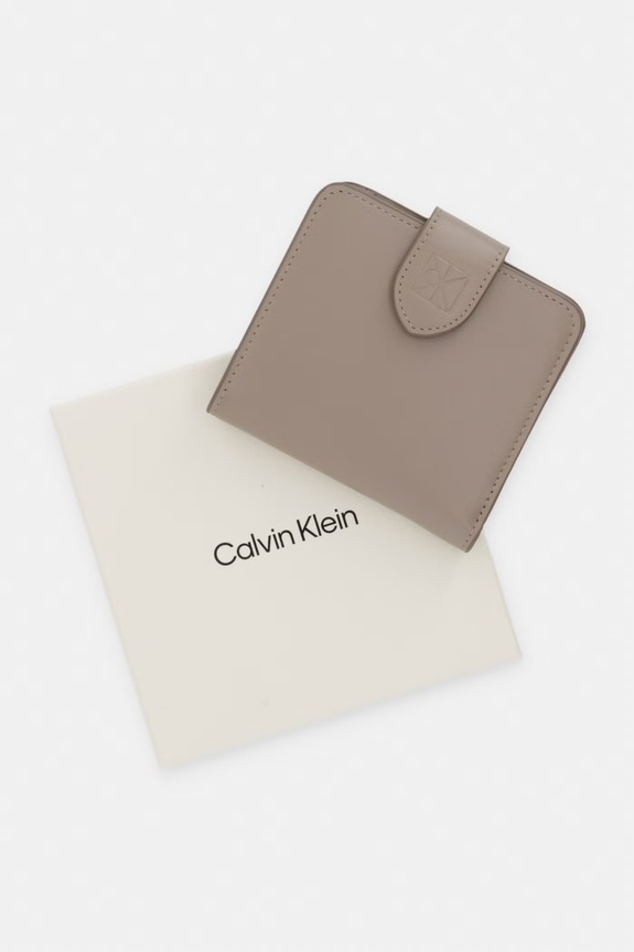 Calvin Klein portfel damski skórzany LV04F1109G beżowy