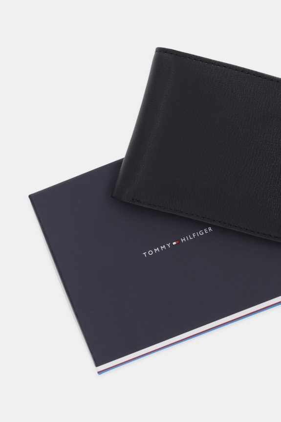 Kožená peňaženka Tommy Hilfiger AM0AM13961 čierna