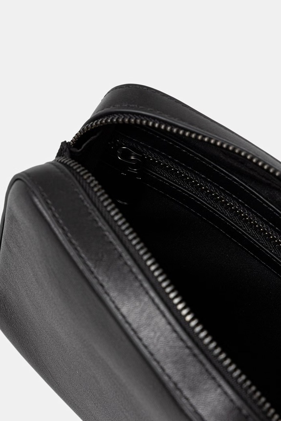Calvin Klein saszetka męska skórzana czarny LV04D1172G