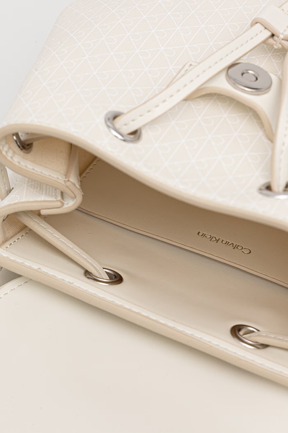 Calvin Klein plecak damski z imitacji skóry LV04F3507G beżowy
