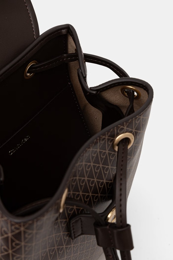 Calvin Klein batoh dámský z imitace kůže hnědá LV04F3507G