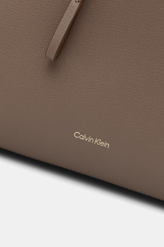 Calvin Klein plecak miejski damski z imitacji skóry beżowy LV04F3505G