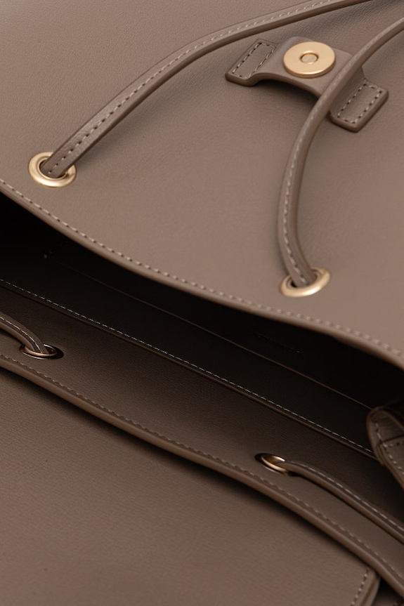Calvin Klein plecak miejski damski z imitacji skóry LV04F3505G beżowy