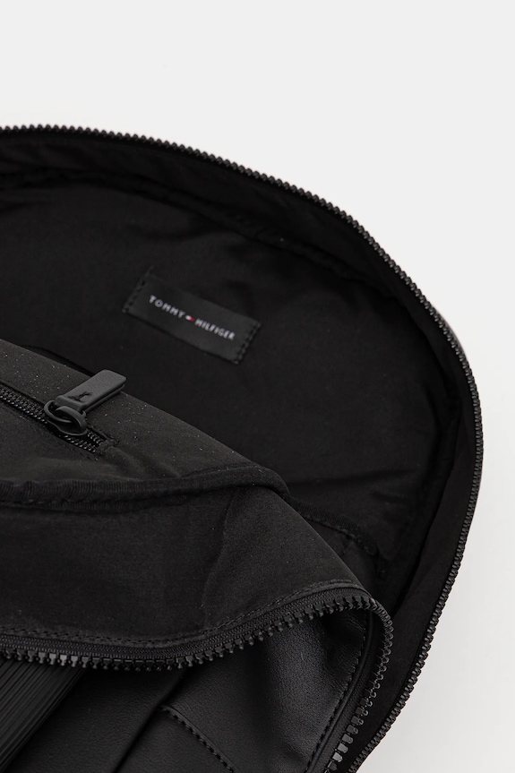 Nahrbtnik Tommy Hilfiger črna AM0AM13984