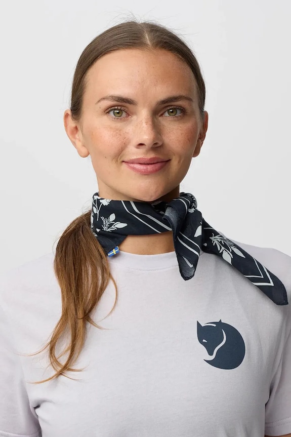Fjallraven bandana ženska pamučna Fjällblomster mornarsko plava F13100236