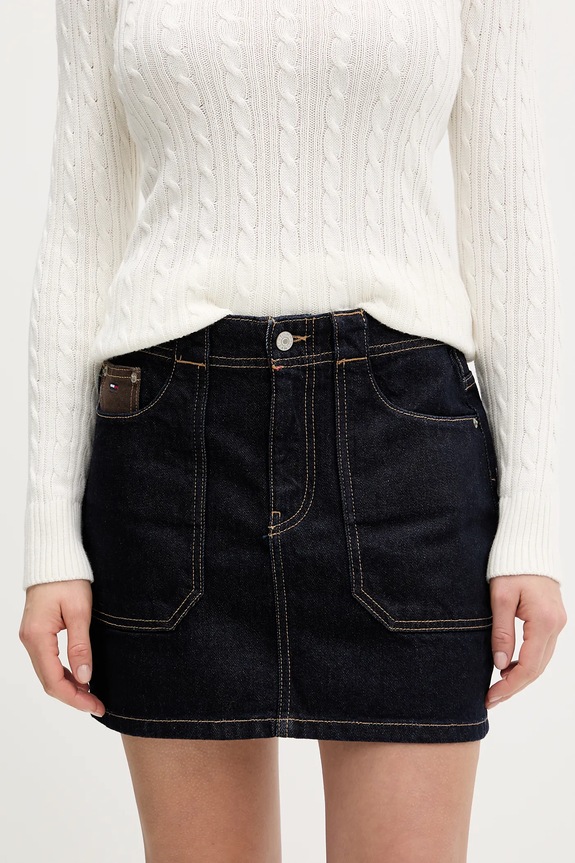 Rifľová sukňa Tommy Jeans bavlna tmavomodrá DW0DW21991