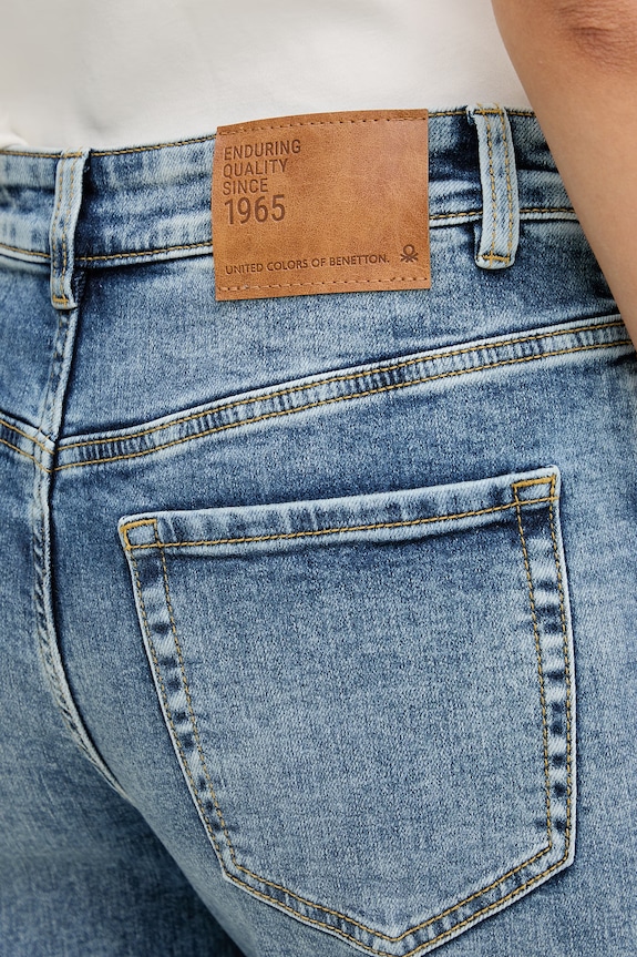 Odzież United Colors of Benetton jeansy regular damskie 4SRNDE01V niebieski