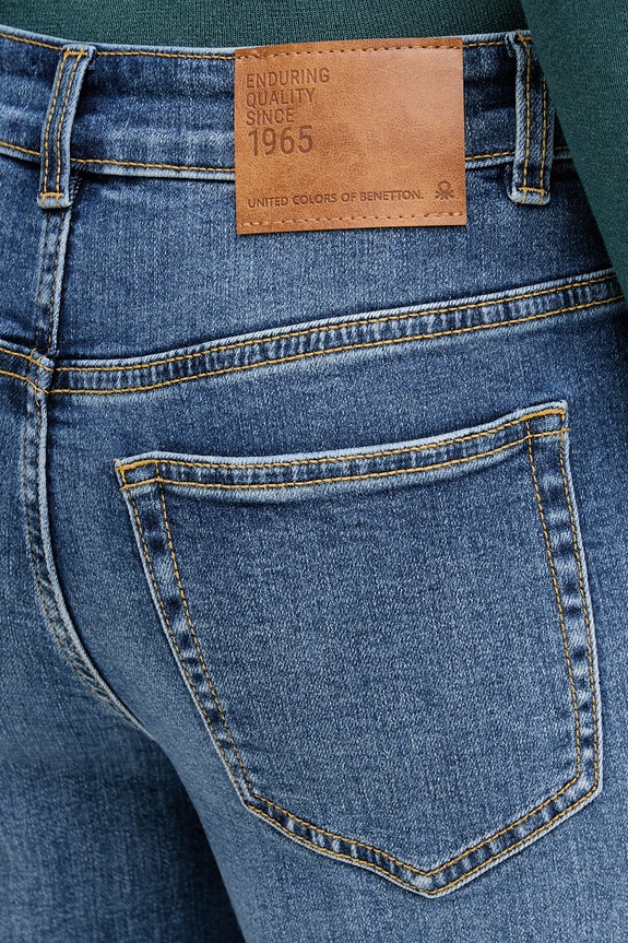 United Colors of Benetton Jeans a gamba larga da donna blu 4SRNDE02O