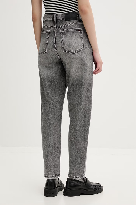 Oblečenie Tommy Jeans rifle mom fit dámske DW0DW22658 sivá