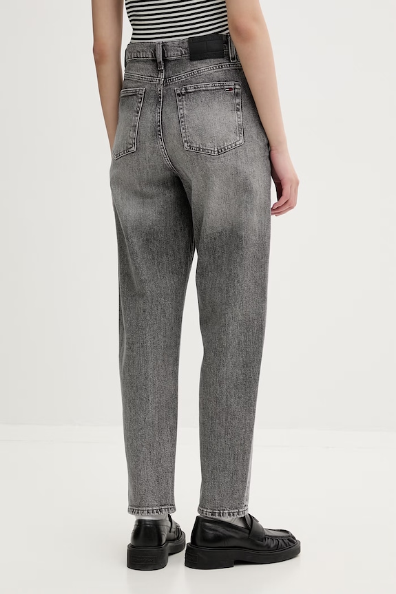 Oblečenie Tommy Jeans rifle mom fit dámske DW0DW22658 sivá