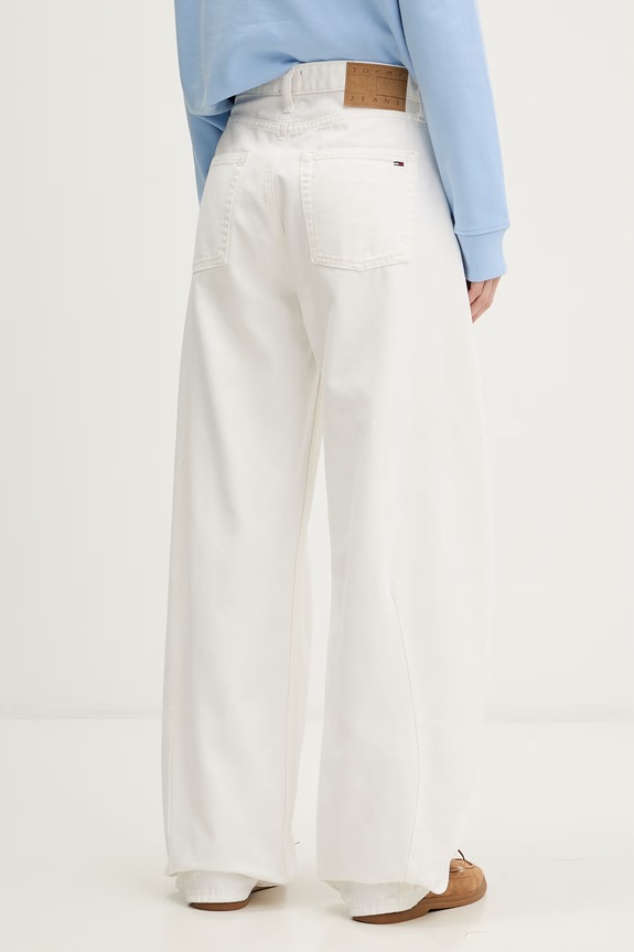 Odzież Tommy Jeans jeansy barrel damskie DW0DW22662 biały
