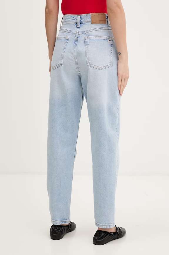 Odzież Tommy Jeans jeansy mom fit damskie DW0DW22993 niebieski