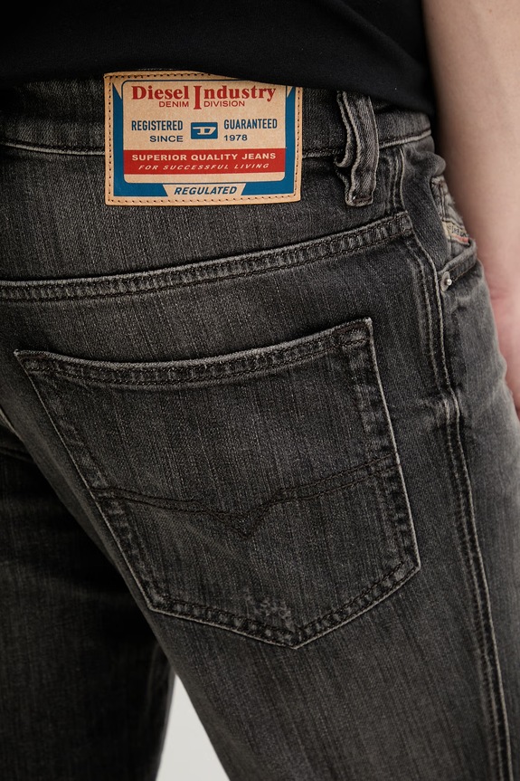 Diesel slim fit traperice za muškarce 1993 D-VYL L.32 siva A15797.0ADBU