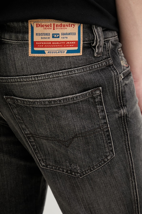 Diesel slim fit traperice za muškarce 1993 D-VYL L.32 siva A15797.0ADBU