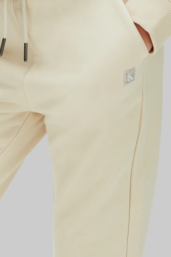 Calvin Klein Jeans spodnie dresowe dziecięce z bawełną LV1CKSJC53.128.176.PPY2 beżowy