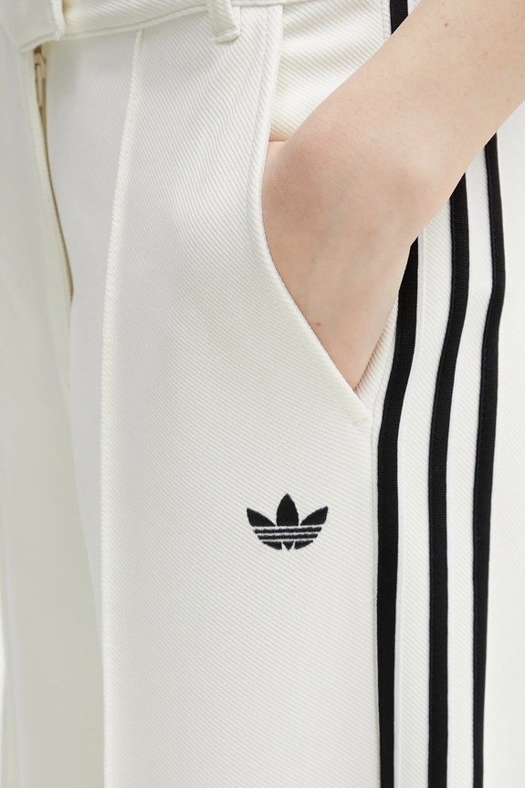 Спортивні штани adidas Originals Manager Pants бежевий KC9089