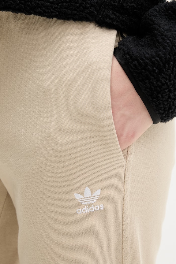 Βαμβακερό παντελόνι adidas Originals μπεζ KC9076