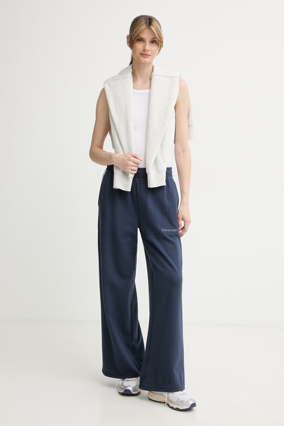 Calvin Klein Performance spodnie dresowe damskie z bawełną LVGWS6P669 granatowy SS26