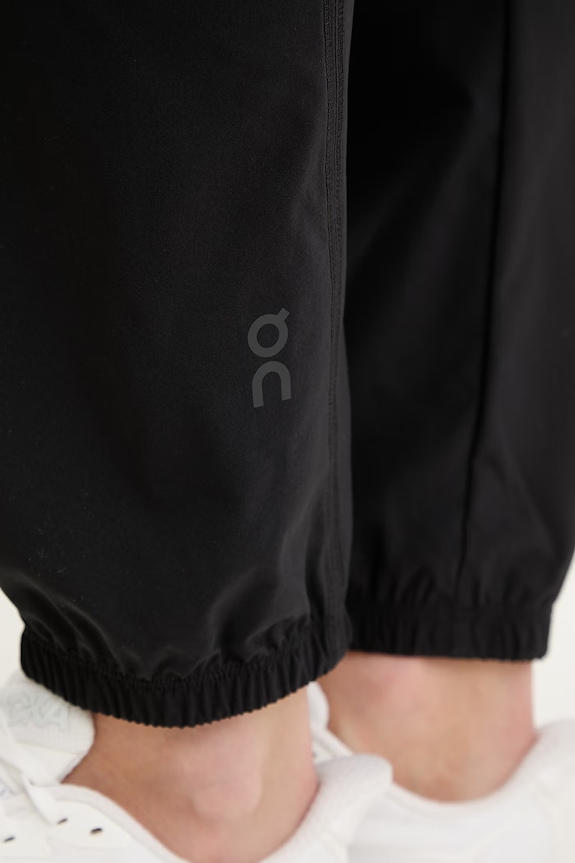 On Pantaloni da tuta da donna Focus 1WF10380553 nero