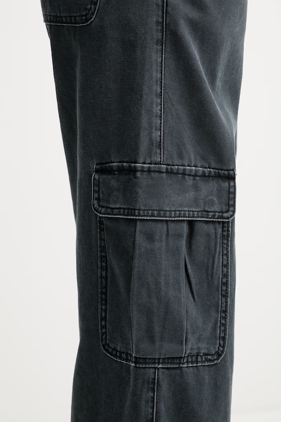 Levi's παντελόνι γυναικείο βαμβακερό SUPERLOW LOOSE CARGO ND μαύρο 005FX.0002