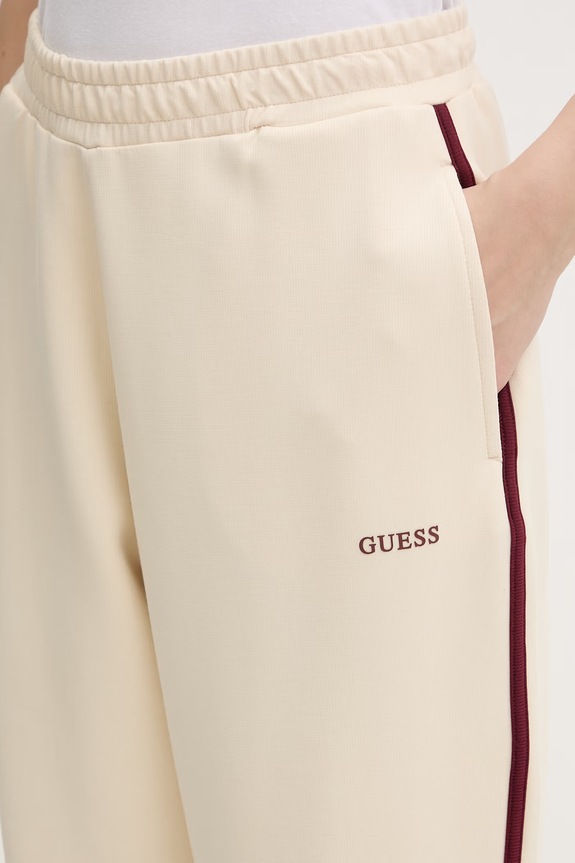 Guess spodnie dresowe damskie JASMINE beżowy V6GB02.K2915