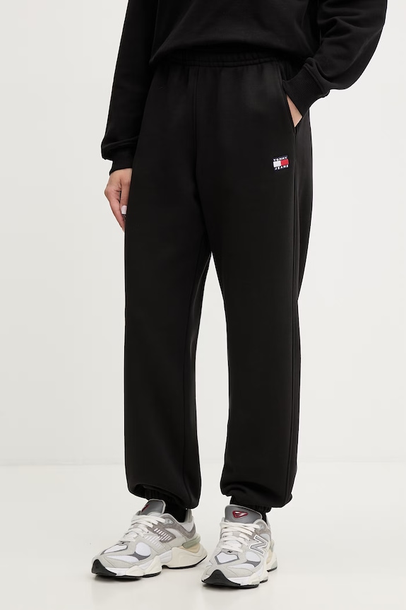 Tommy Jeans teplákové nohavice dámske bavlnené čierna DW0DW22780
