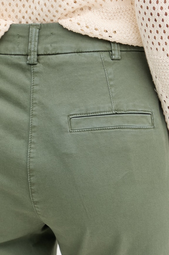 United Colors of Benetton nohavice chinos dámske bavlnené s elastanom zelená 4Y77DF0AW