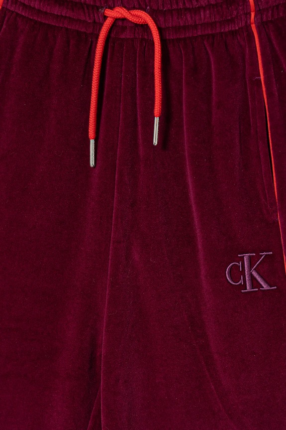 Dziewczynka Calvin Klein Jeans spodnie dresowe welurowe dziecięce IG0IG03057.128.176.PPY2 bordowy