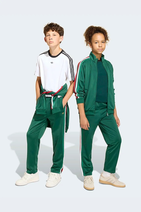 Детски спортен панталон adidas Originals трикотаж зелен KC9502
