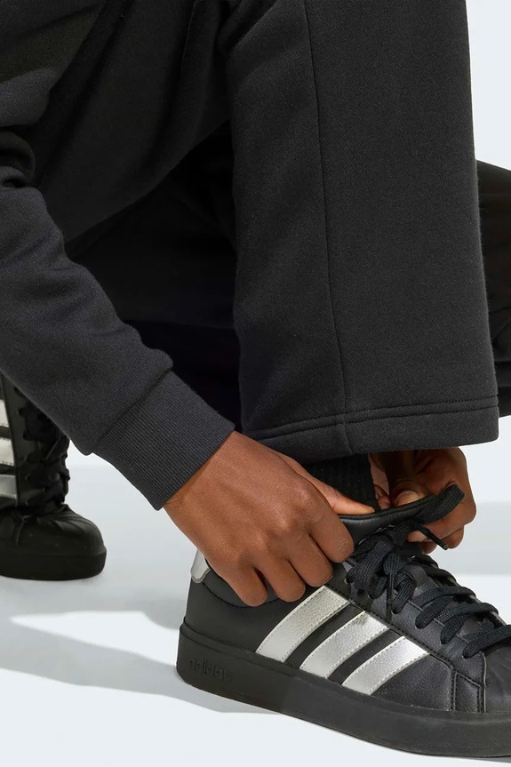 Dječji donji dio trenirke adidas KC4573