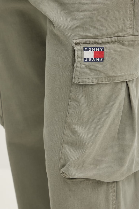 Tommy Jeans spodnie cargo męskie bawełniane z elastanem zielony DM0DM22403