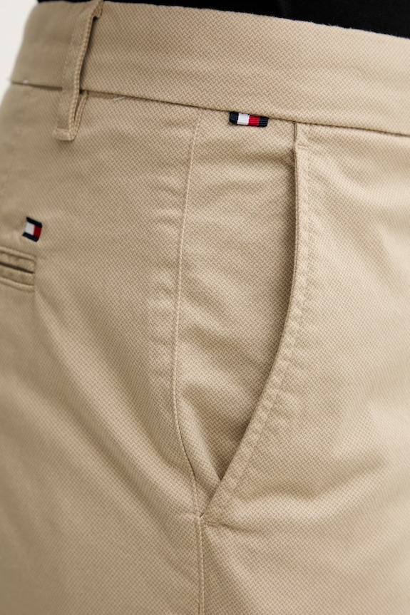 Tommy Hilfiger nohavice chinos pánske bavlnené s elastanom béžová MW0MW41923