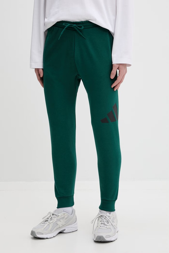 Спортен панталон adidas изчистен зелен JE8971