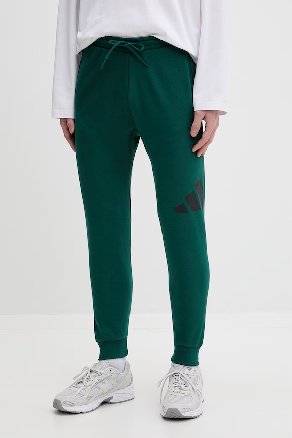 Спортен панталон adidas изчистен зелен JE8971
