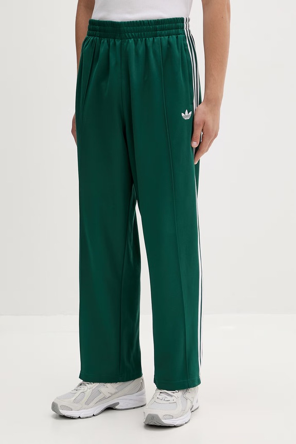 adidas Originals melegítőnadrág aplikációval zöld KE3497