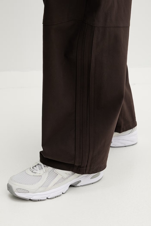 Παντελόνι adidas Originals καφέ KG6442