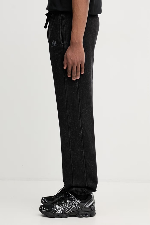 Alpha Industries Vintage Basic Jogger SL pantaloni de trening cu bumbac pentru bărbați 258361 negru SS26